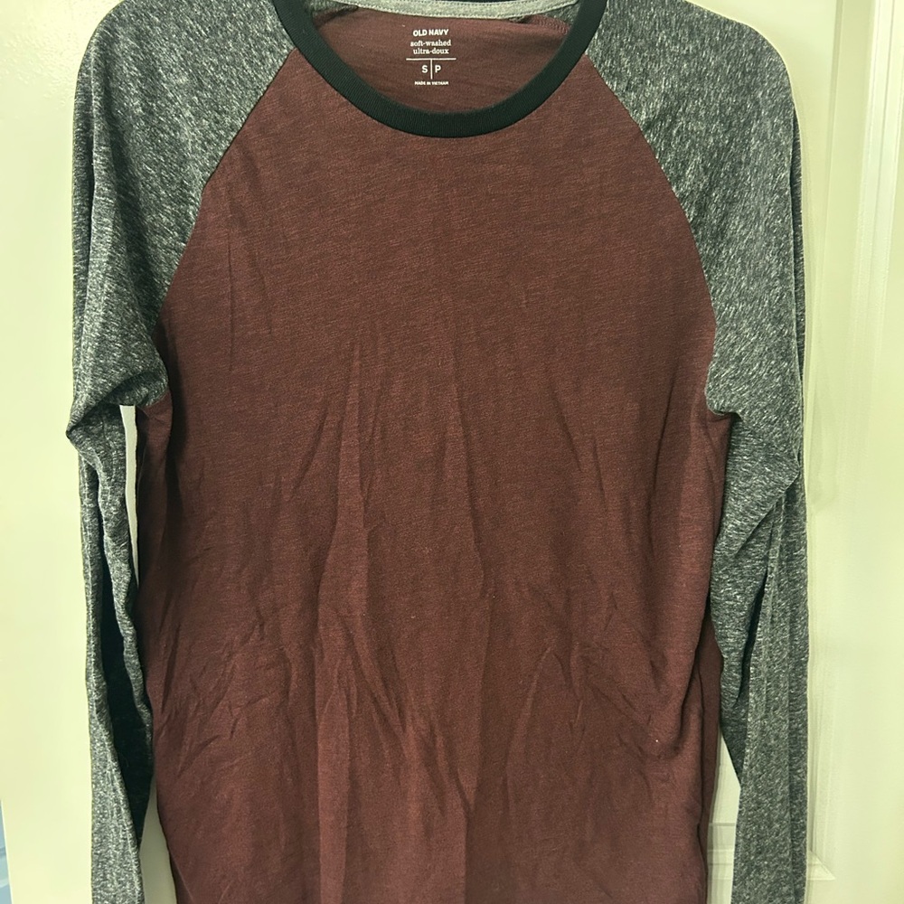 Old Navy Men's Maroon and Gray Raglan Baseball Tee Shirt Size Small S